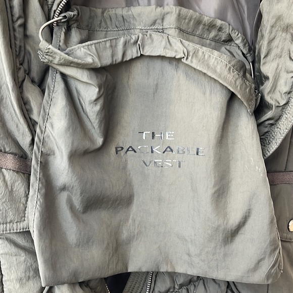 Gallery puffer army green packable vest with zipper size Small good condition - Picture 6 of 8